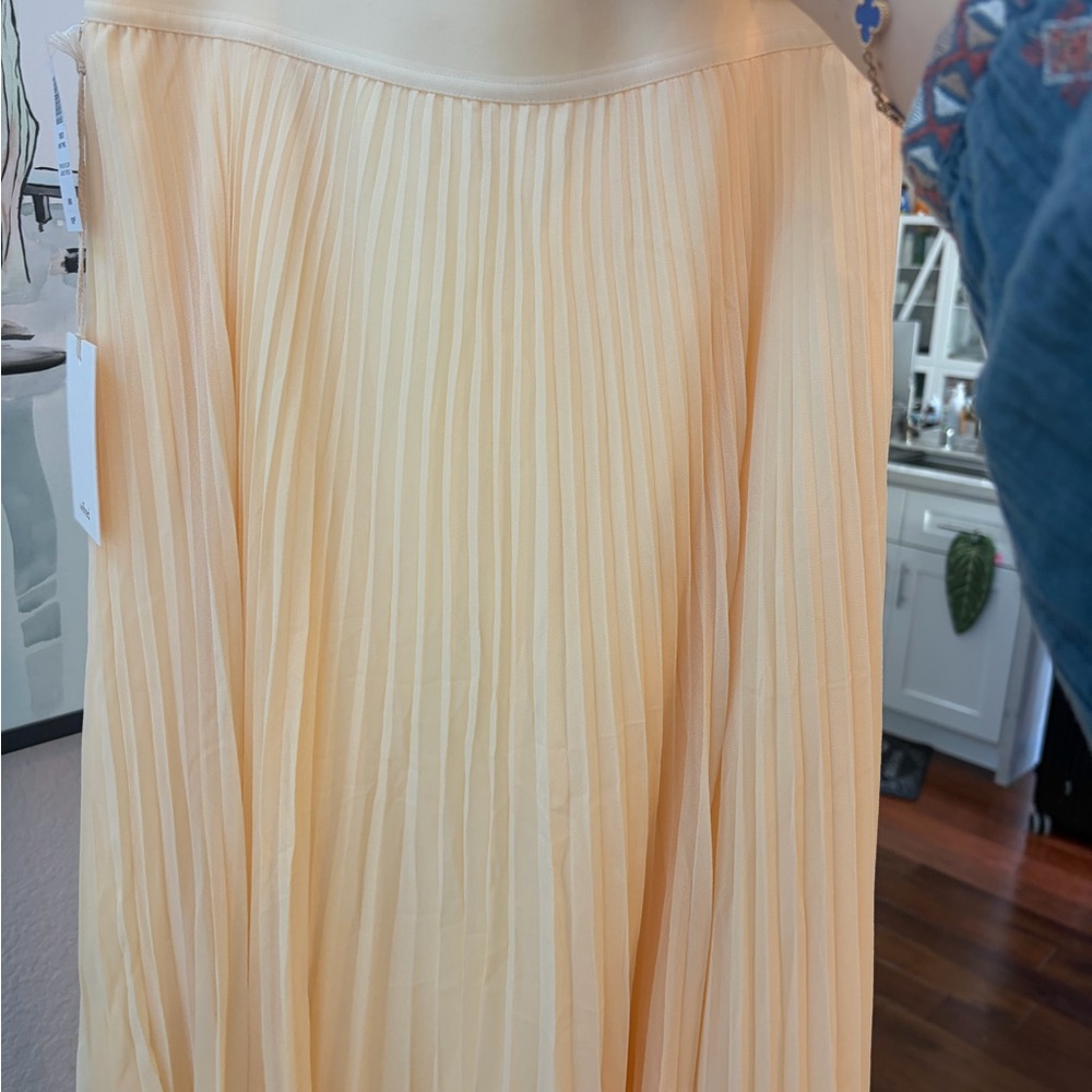 Aritzia Twirl Pleated Cream Women's Skirt - Elegant A-Line
